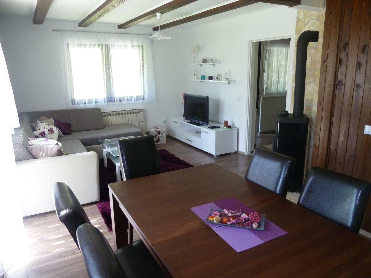 Estavela Holiday Home Jezerce Buitenkant foto