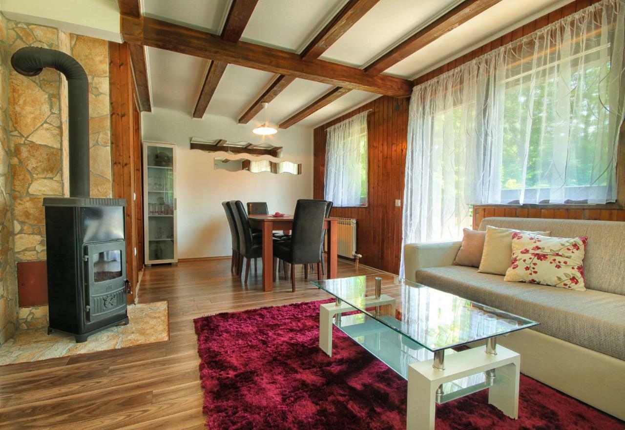 Estavela Holiday Home Jezerce Buitenkant foto
