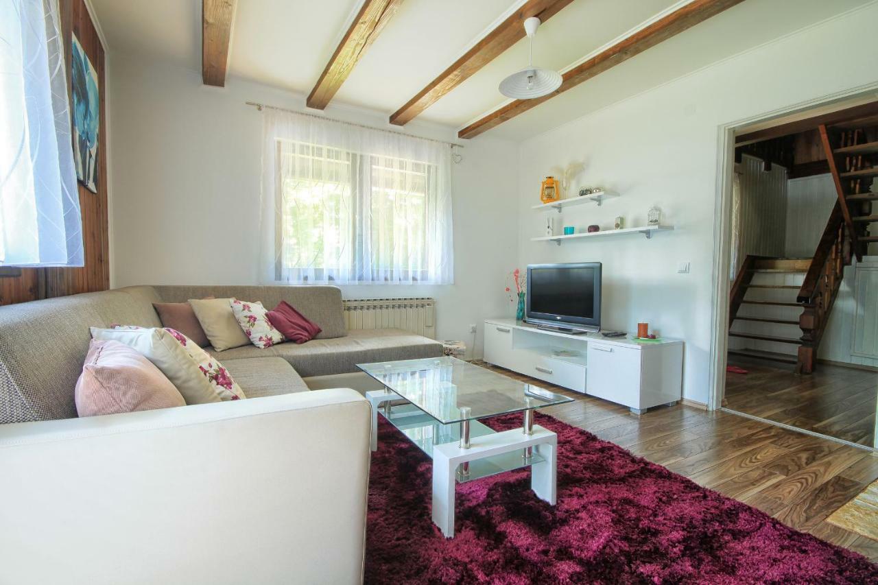 Estavela Holiday Home Jezerce Buitenkant foto