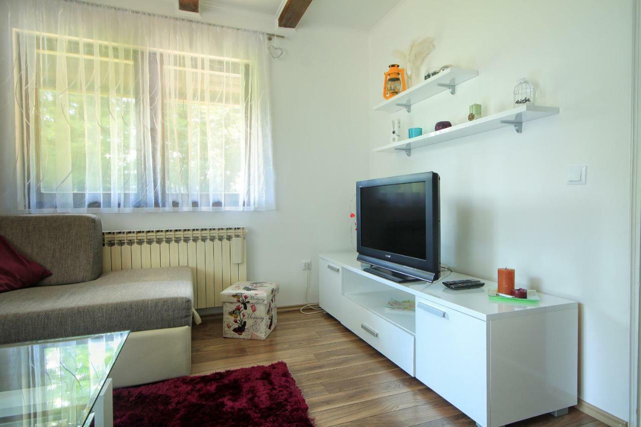 Estavela Holiday Home Jezerce Buitenkant foto